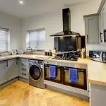 The Old Vicarage - Secure Parking, Fast Wifi, Garden