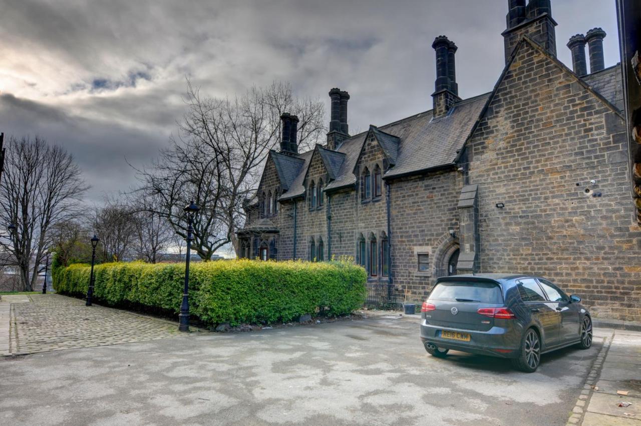 The Old Vicarage - Secure Parking, Fast Wifi, Garden Villa *
