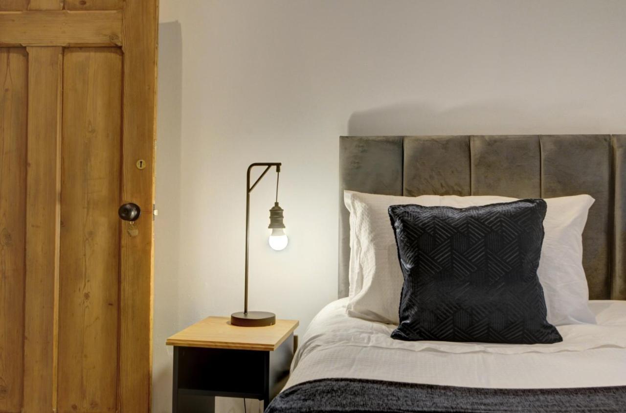 The Old Vicarage - Secure Parking, Fast Wifi, Garden Villa Leeds (West Yorkshire)