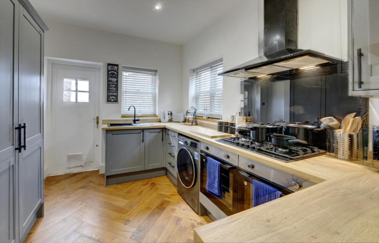 The Old Vicarage - Secure Parking, Fast Wifi, Garden * Leeds (West Yorkshire)