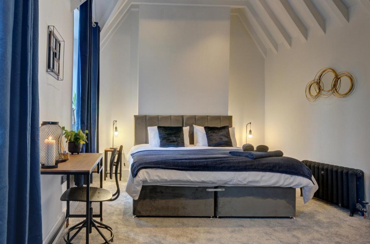 The Old Vicarage - Secure Parking, Fast Wifi, Garden Villa