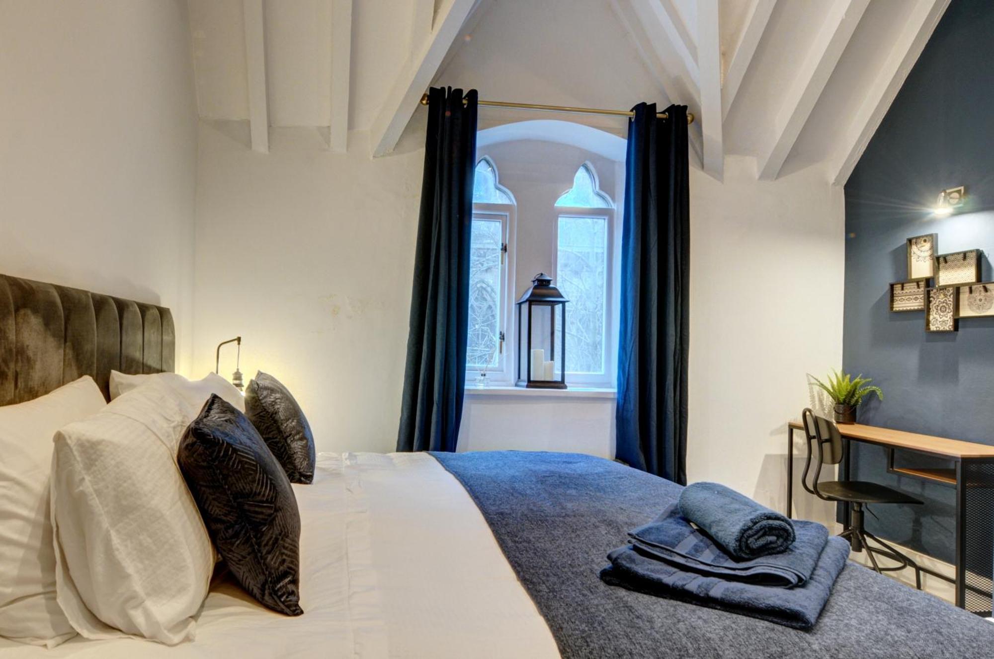 The Old Vicarage - Secure Parking, Fast Wifi, Garden Villa Leeds (West Yorkshire)