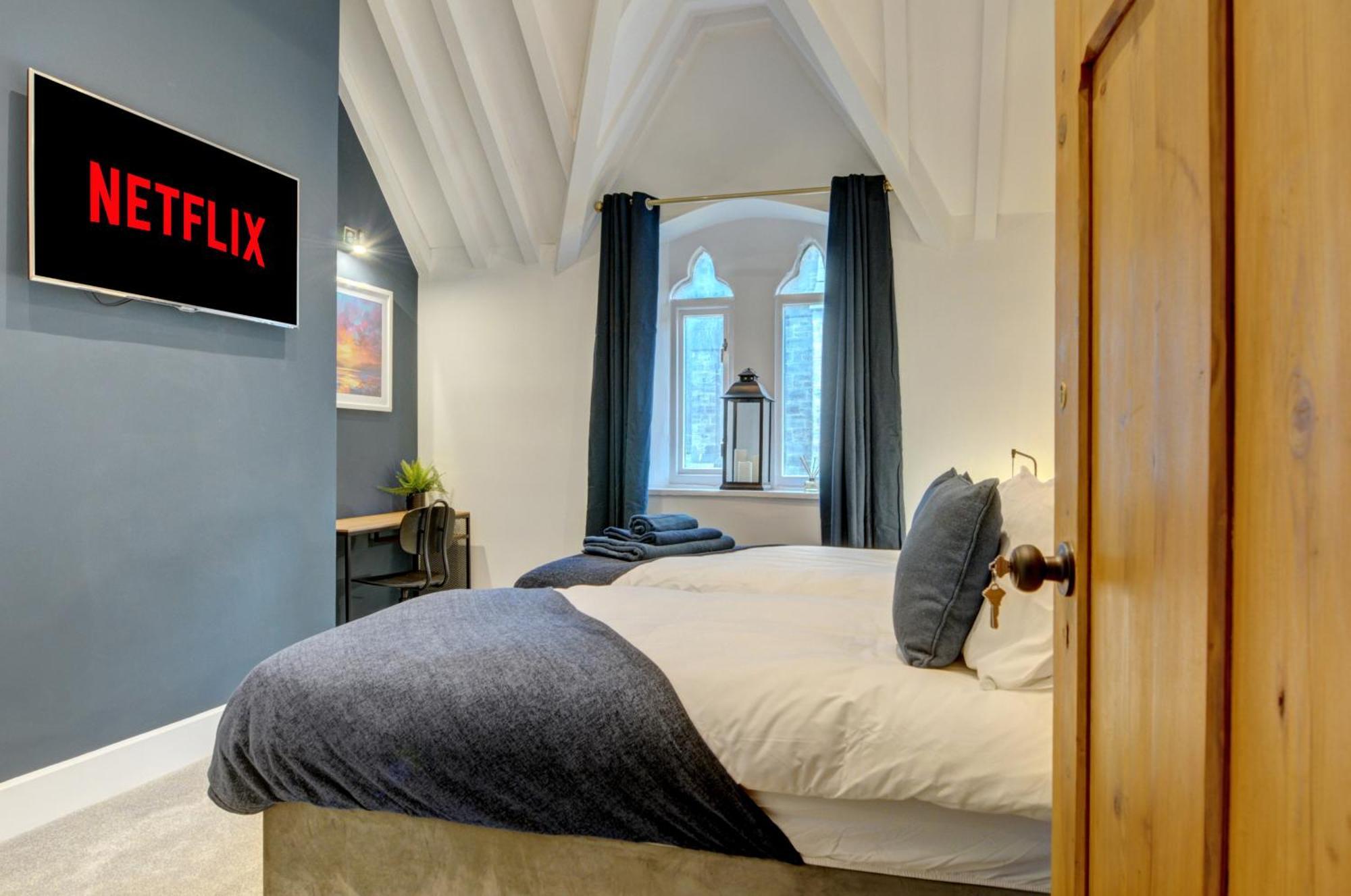 The Old Vicarage - Secure Parking, Fast Wifi, Garden Villa