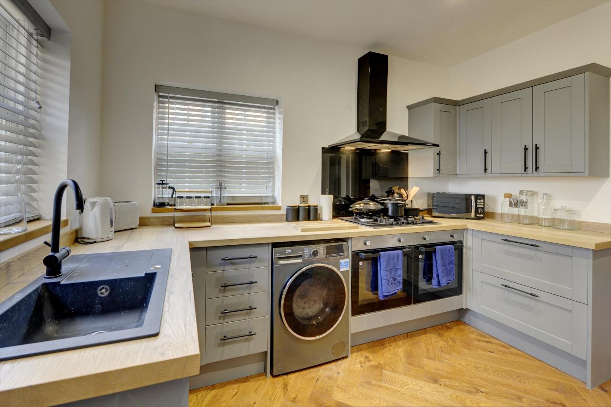 The Old Vicarage - Secure Parking, Fast Wifi, Garden Villa *